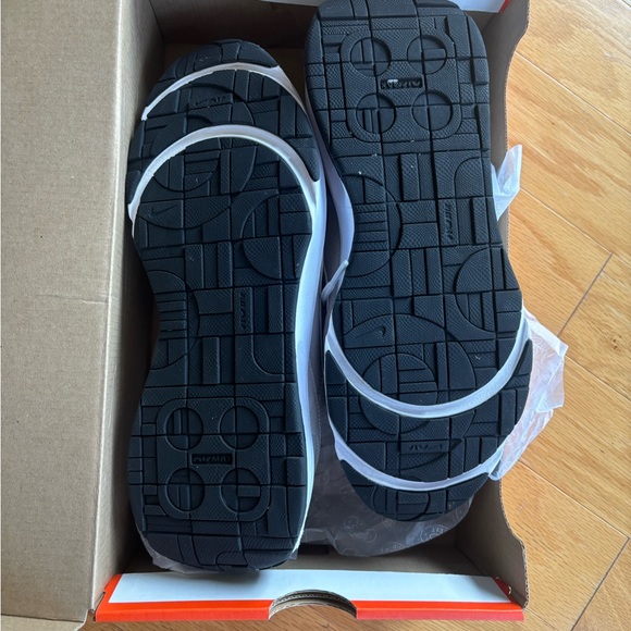 Excellent Choice Women’s Grey Nike Running Sneakers  size 9 - Picture 7 of 11